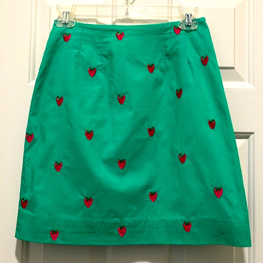 Vintage Lilly Pulitzer skirt green with pink embroidered strawberries. Size 0.